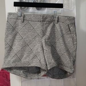 Torrid houndstooth shorts, size 14